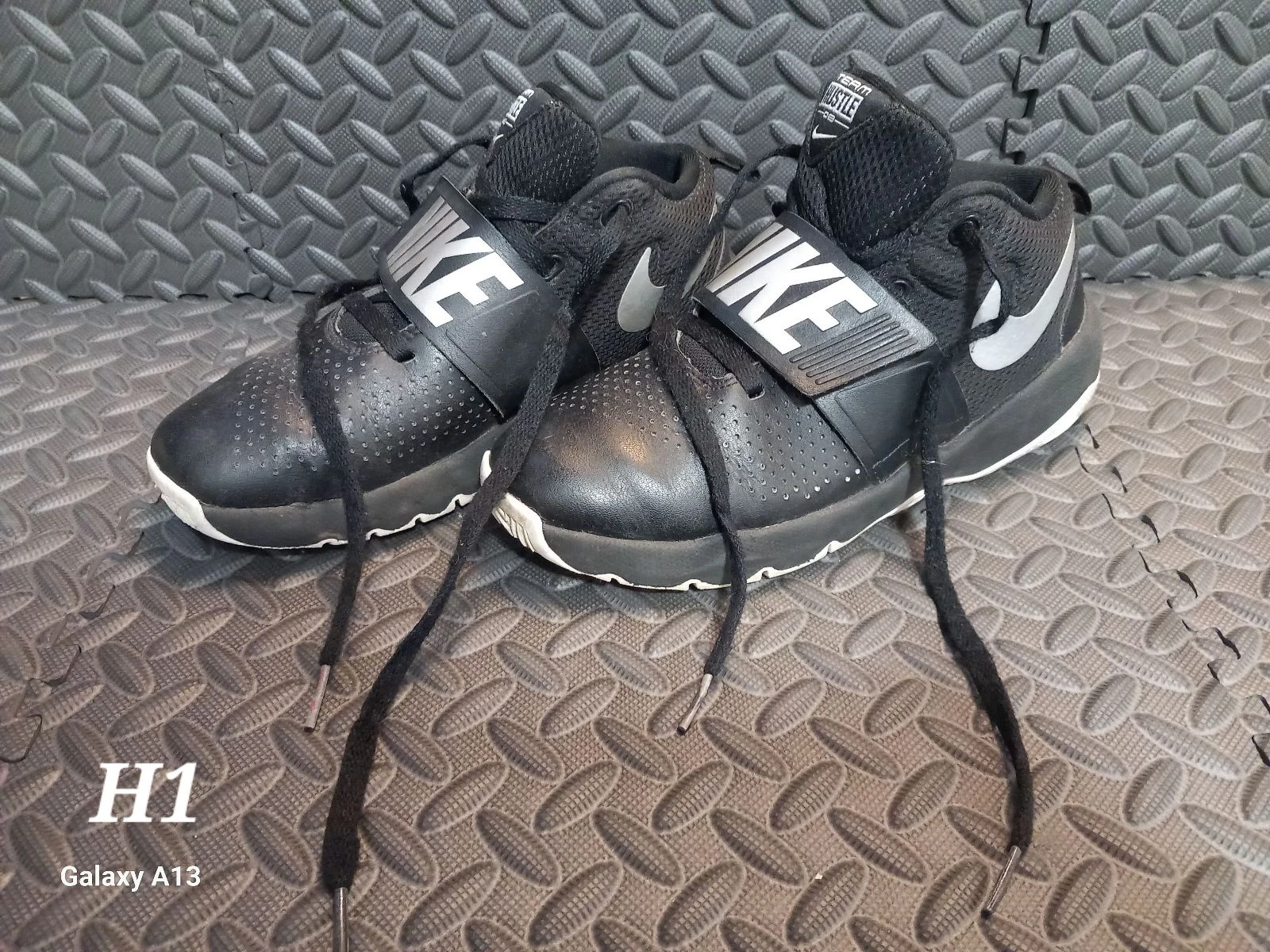 Baskets montantes Nike Team Hustle D 8 - Taille 38 - Super état !